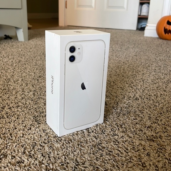 iphone 11 Box - Picture 2 of 2